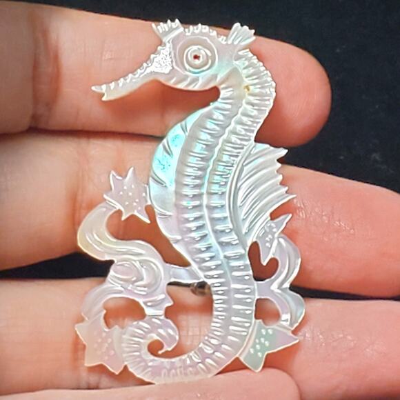 Vintage Carved Mother Of Pearl Seahorse Pin Brooch 2" Sea Life - Picture 1 of 4